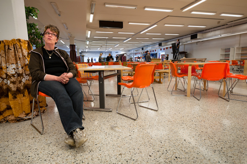 Marjo Jussila valvoo klubin pubirakentamista