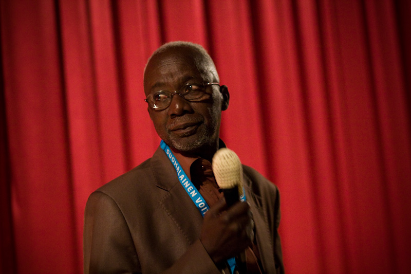 Ohjaaja Souleymane Ciss&eacute; esittelee elokuvaansa Yeelen