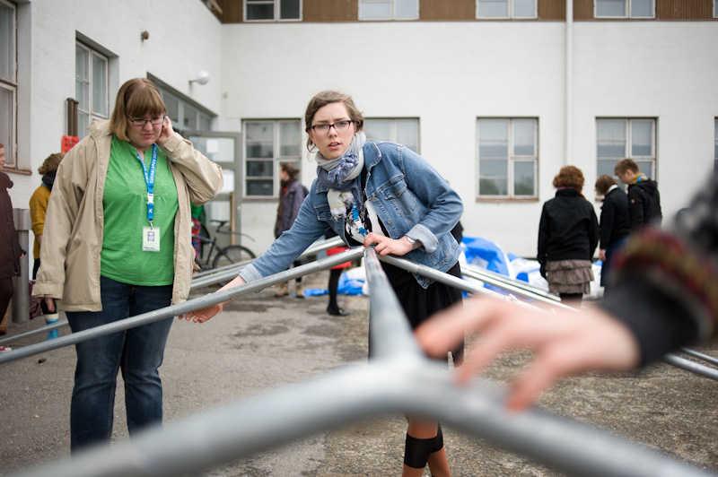 Uutta lipunmyyntipistettä pystytetään koulun eteen