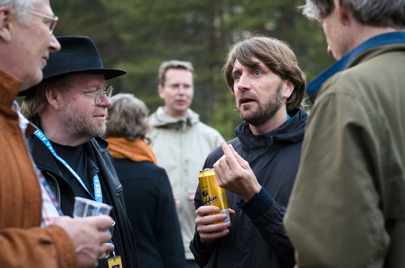 Ruben Östlund jutustelemassa Porttikoskella