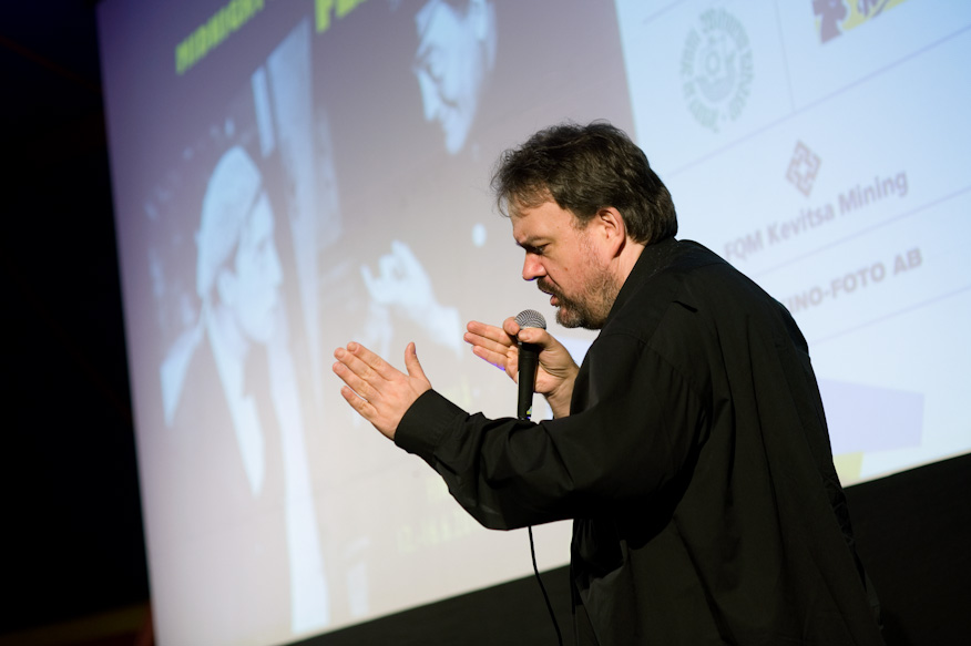 Olaf Möller kertomassa ensimmäisen Mestariluokka-näytöksen elokuvasta