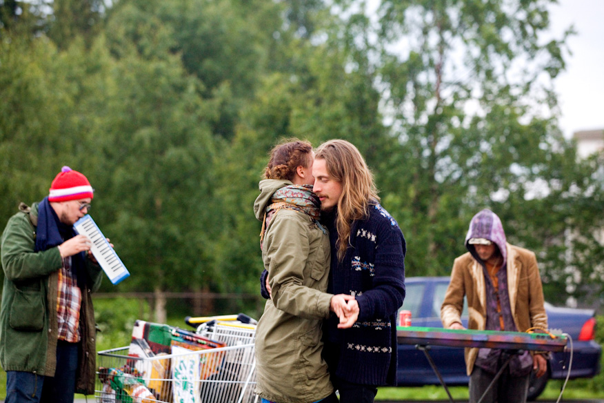 Tanssit alkoivat heti, kun sade taukosi