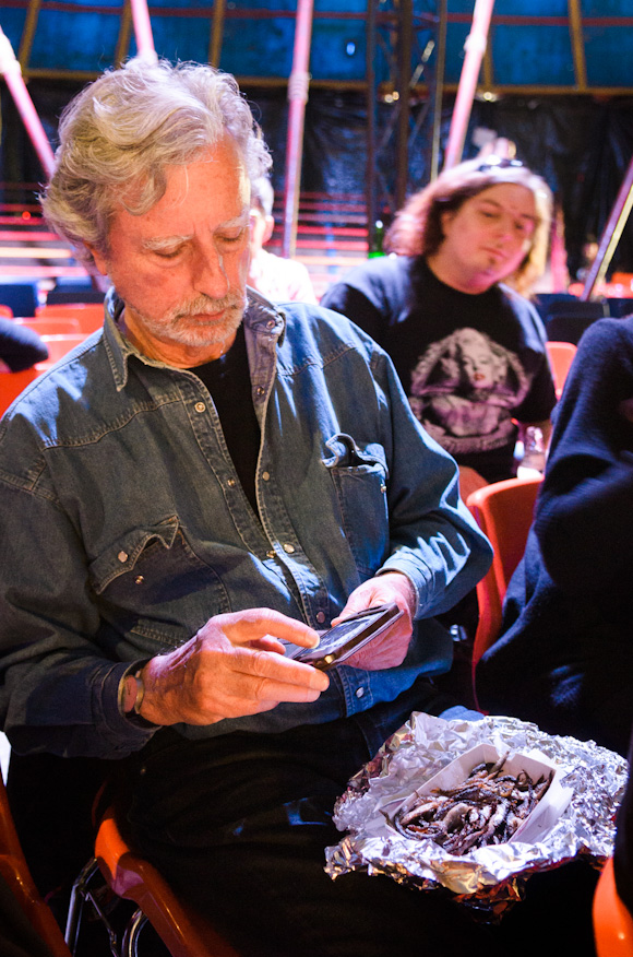Philip Kaufman kuvasi muikkuvälipalaansa ennen mykkänäytöstä